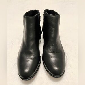 Munro ankle boots with zip